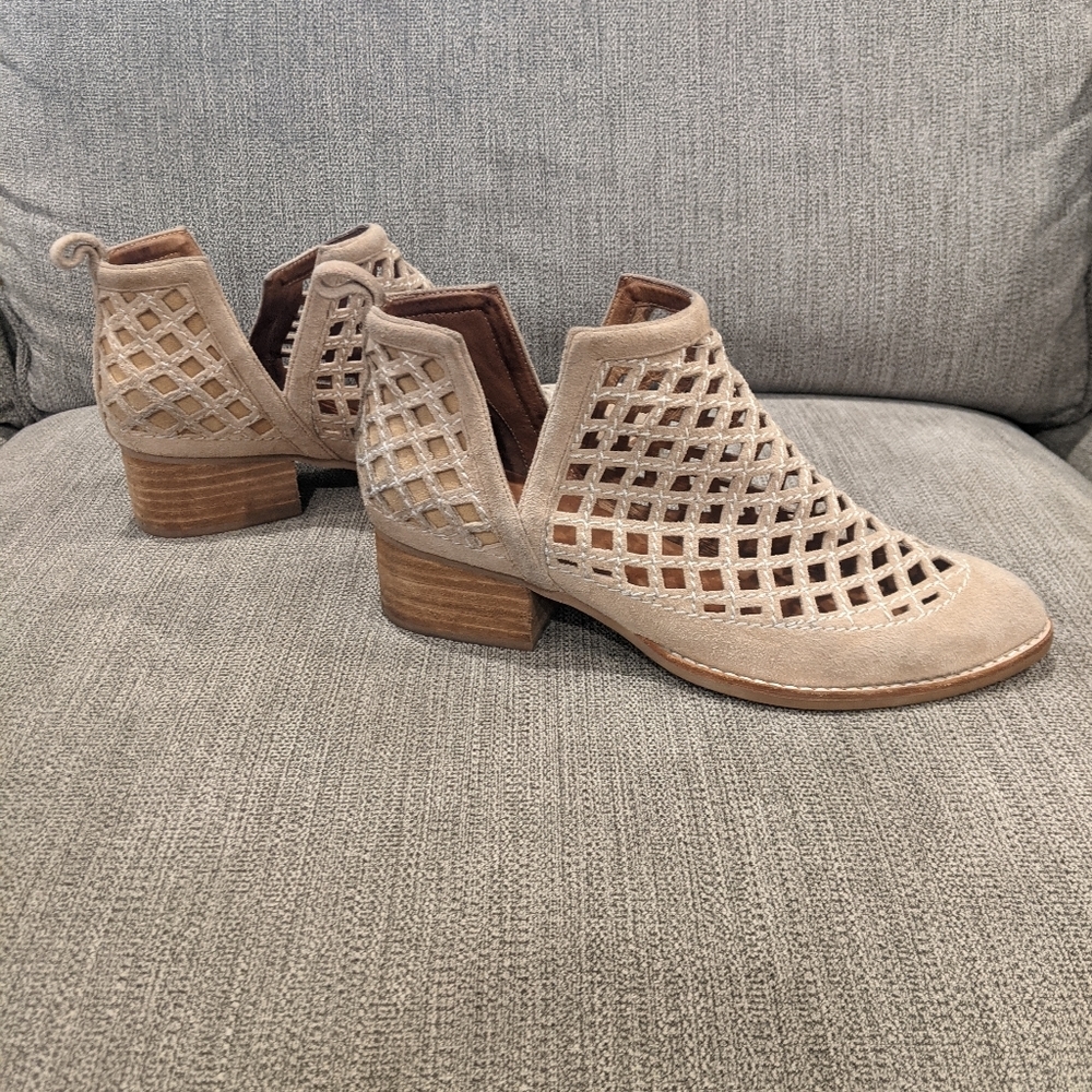 Jeffrey Campbell Tan Booties Size 7